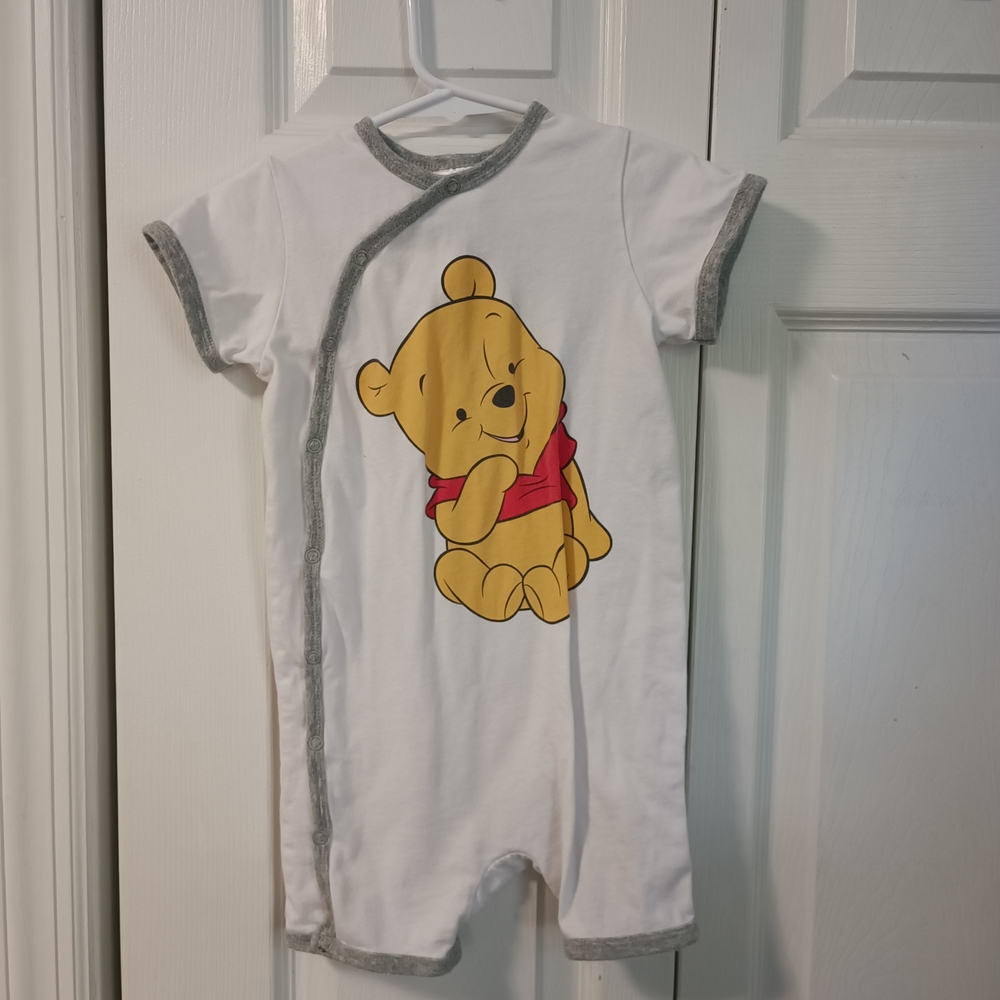 H&M White and Gray Winnie the Pooh Bodysuit